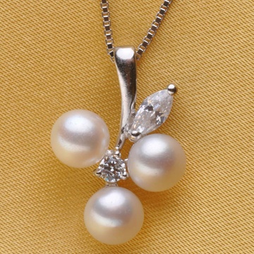 千足珍珠无瑕镶嵌锆石叶子型天然淡水珍珠吊坠项链